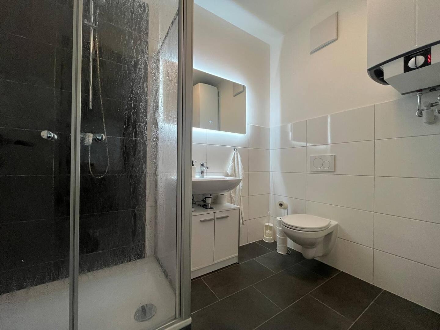 Simplex Apartments Am Ettlinger Tor Spacious كارلسروه المظهر الخارجي الصورة